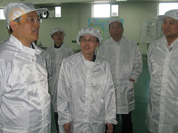 2014年4月22日時(shí)任遼寧省錦州市委書記王明玉來(lái)公司調(diào)研
